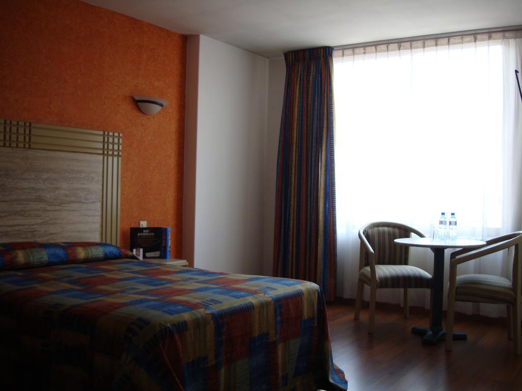 Hotel Cervantes Guadalajara Phòng bức ảnh
